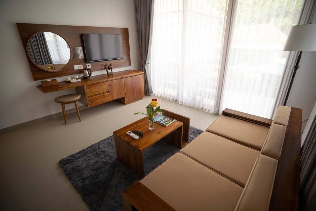 Nau Nusa Villa Batununggul ภายนอก รูปภาพ