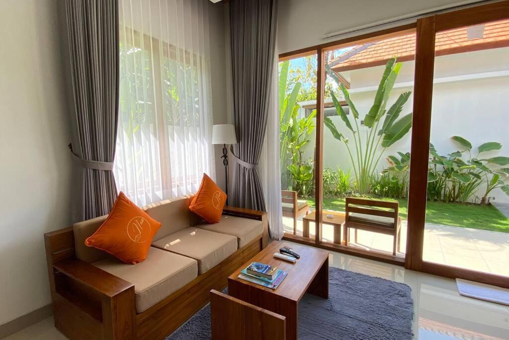 Nau Nusa Villa Batununggul ภายนอก รูปภาพ