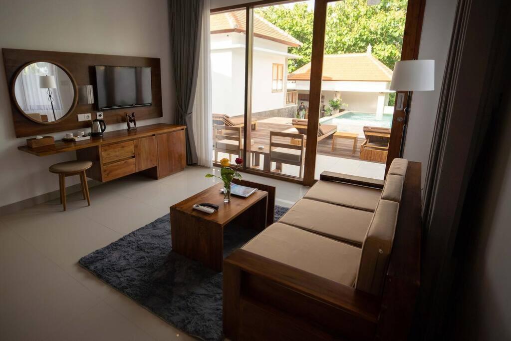 Nau Nusa Villa Batununggul ภายนอก รูปภาพ