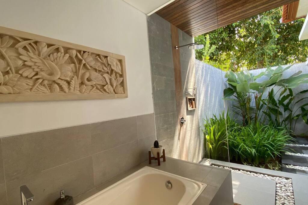 Nau Nusa Villa Batununggul ภายนอก รูปภาพ